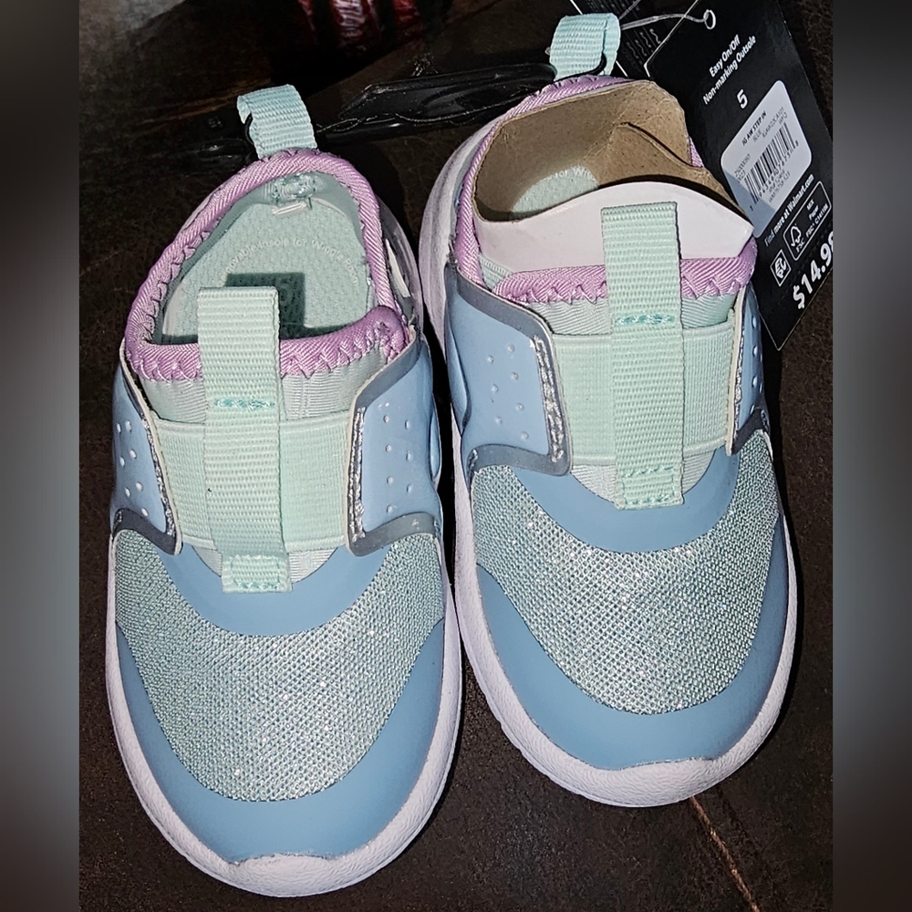 NWT Infant Girls Size 5 Hard Sole Sneakers